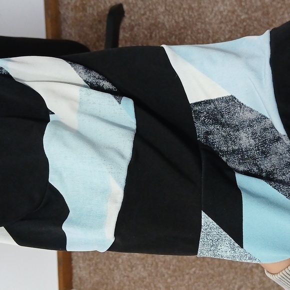 Alfani black abstract cold shoulder tunic top size small - Picture 7 of 12